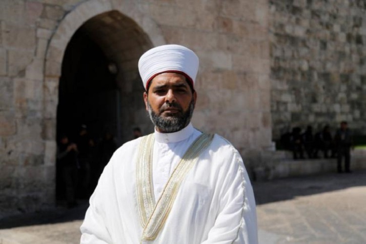 مدير المسجد الأقصى المبارك، الشيخ عمر الكسواني: الهدف من وراء الرحلات التي ينوي الاحتلال القيام بها لطلبة المدارس الصهيونية، هو تكريس الرواية الصهيونية والتوراتية المزعومة حول المسجد الأقصى والبلدة القديمة بالقدس