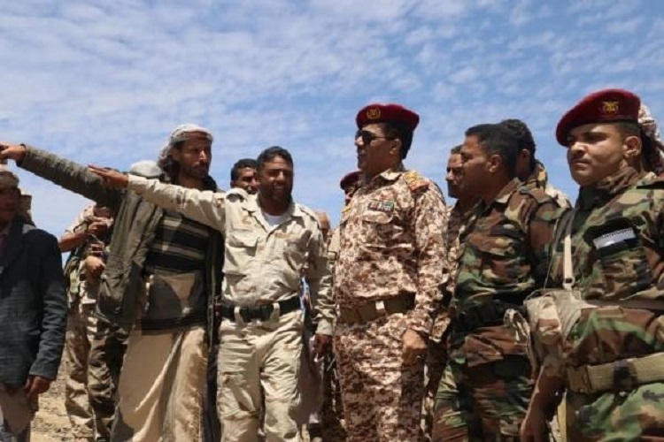 قيادات من محور تعز تتفقد المناطق القريبة من الحوثيين