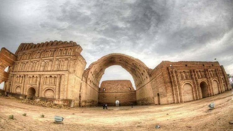 آثار إيوان كسرى في مدينة طيسفون (المدائن) الساسانيّة