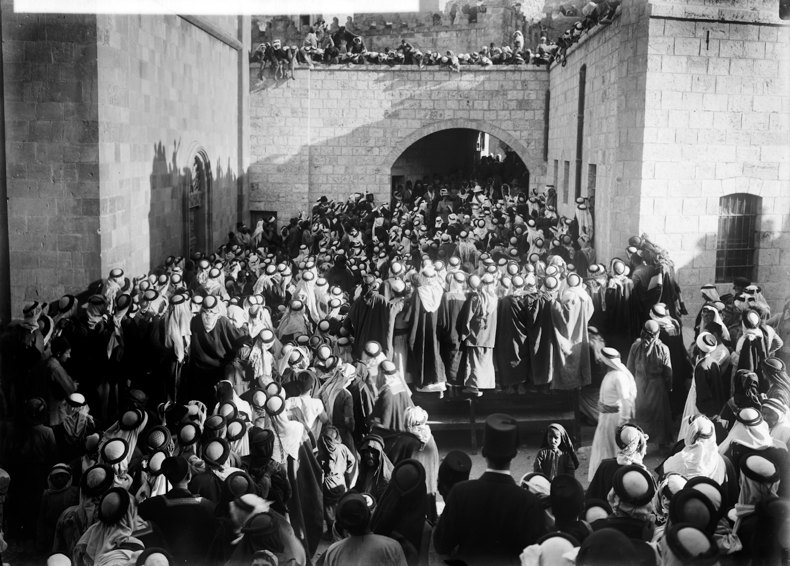 من اجتماع وجهاء السلط بـ هربرت صموئيل عام 1920