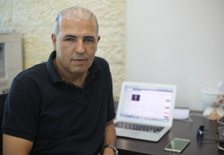  الكاتب والمحلل السياسي عصمت منصور: العام القادم وبحسب المعطيات الميدانية، ينذر باندلاع حالة من الانفجار الشعبي في وجه الاحتلال
