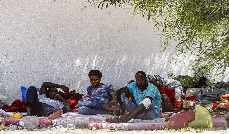 أصبح جلياً عجز الأجهزة المعنية عن توفير متطلبات الحياة للمحتجزين في تلك المراكز