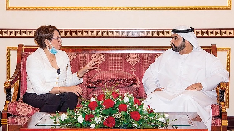 ولي عهد الفجيرة الشيخ محمد بن حمد الشرقي لدى استقباله وزيرة الثقافة الجزائرية السابقة مليكة بن دودة