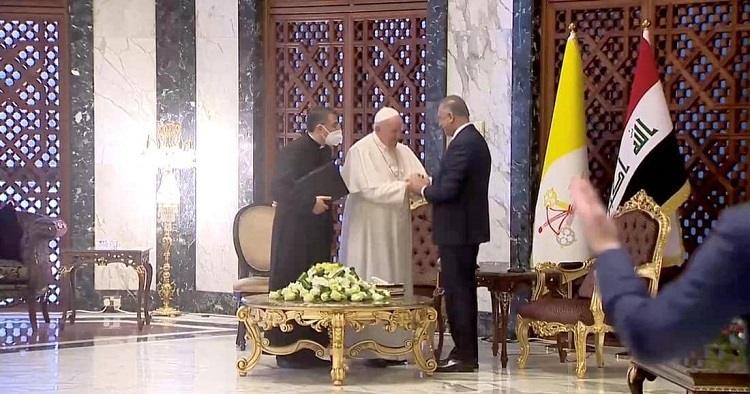البابا فرنسيس ورئيس الحكومة العراقية مصطفى الكاظمي