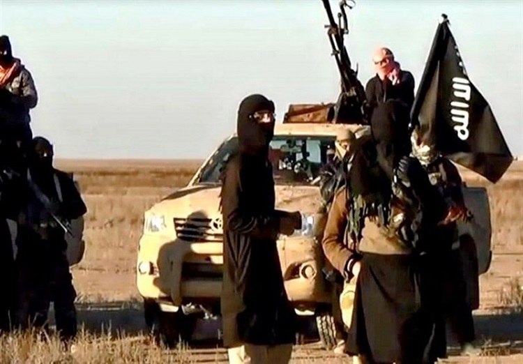 يستغل تنظيم داعش حالة الفوضى السياسية وفشل الدولة المركزية في كل من العراق وسوريا للاستمرار في شنّ الهجمات الإرهابية