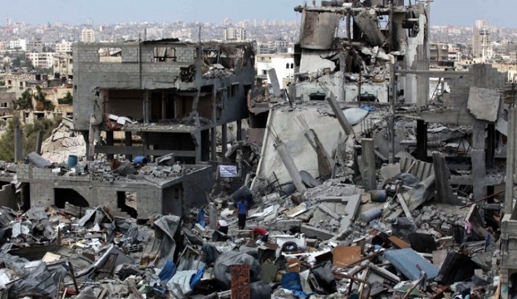 دمر القصف العسكري الإسرائيلي البنية التحتية المدنية في غزة وقتل أكثر من 200 فلسطيني