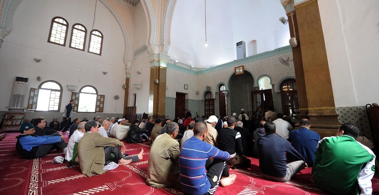 حبيب بوخليفة: الجدل عقيم، سواء من أولئك الذين يريدون أن تبقى المساجد مفتوحة للعبادة، أو أولئك الذين لا يرون الخطوة مفيدة وصحية