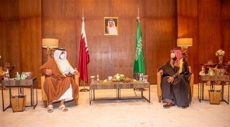 التقى ولي العهد السعودي الأمير محمد بن سلمان، في قاعة مرايا بالعلا، أمير دولة قطر الشيخ تميم بن حمد آل ثاني