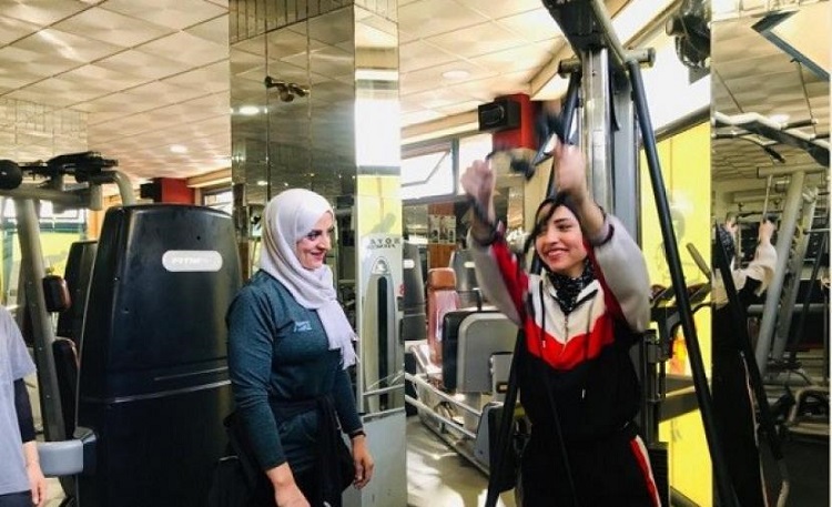 يستحوذ البحث عن الجمال والأناقة على اهتمام غالبية النساء في غزة بمختلف فئاتهن العمرية