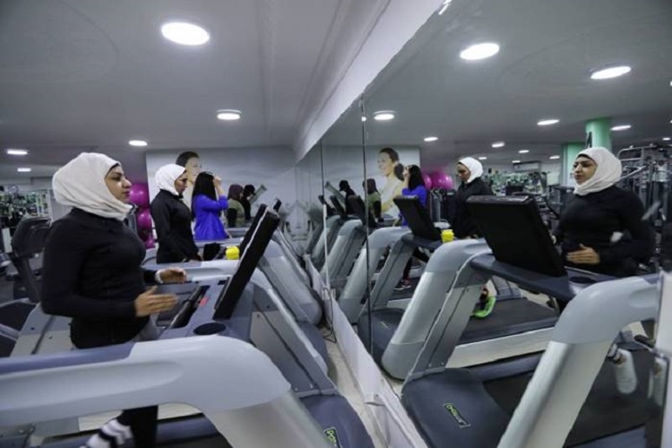 العادات والتقاليد تقف عائقاً أمام ممارسة الفتيات والنساء للأنشطة الرياضية