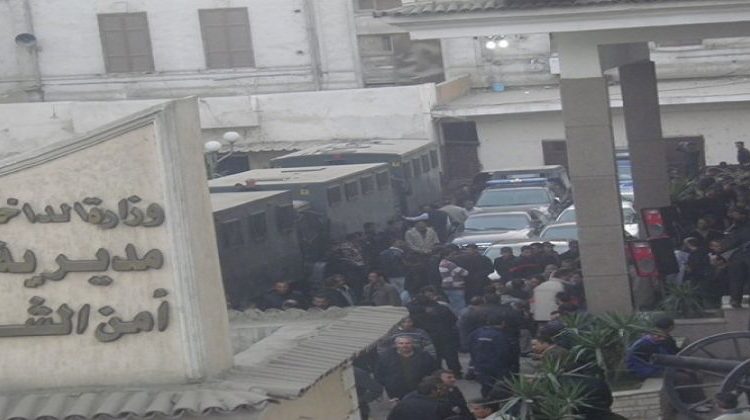 يمتاز القانون المصري بتجريمه التنمّر، وتضمينه في أحد القوانين لفظياً، ووضع عقوبة تتراوح بين الحبس والغرامة