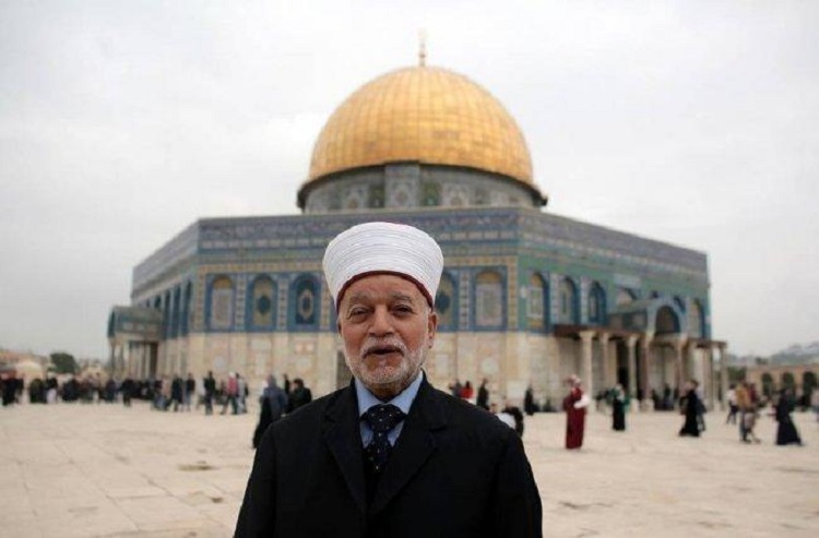 حذر المفتي العام للقدس والديار الفلسطينية، خطيب المسجد الأقصى المبارك، الشيخ محمد حسين، من محاولات سلطات الاحتلال تغيير ملامح المسجد الأقصى