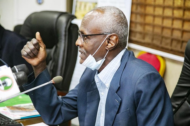 وزير الري والموارد السوداني ياسر عباس