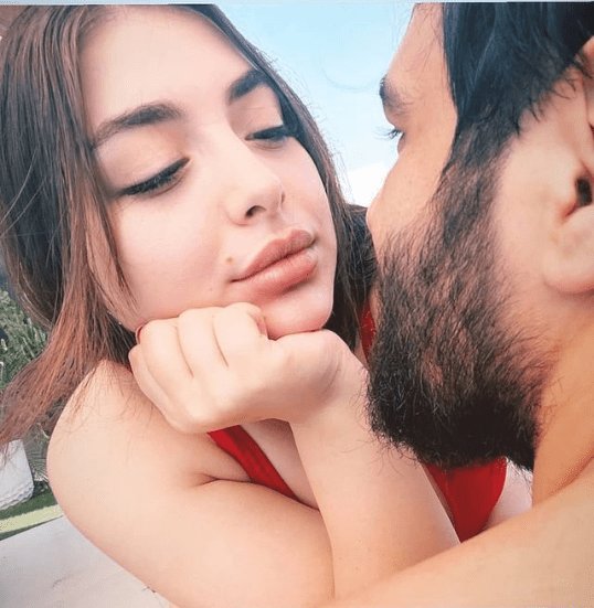 صورة متداولة لهيا مرعشلي وخطيبها