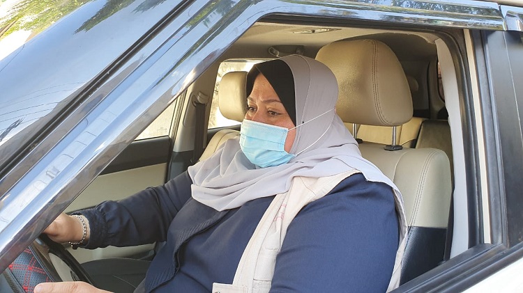 قانون المرور الفلسطيني لا يمنع قيادة المرأة للمركبات التجارية
