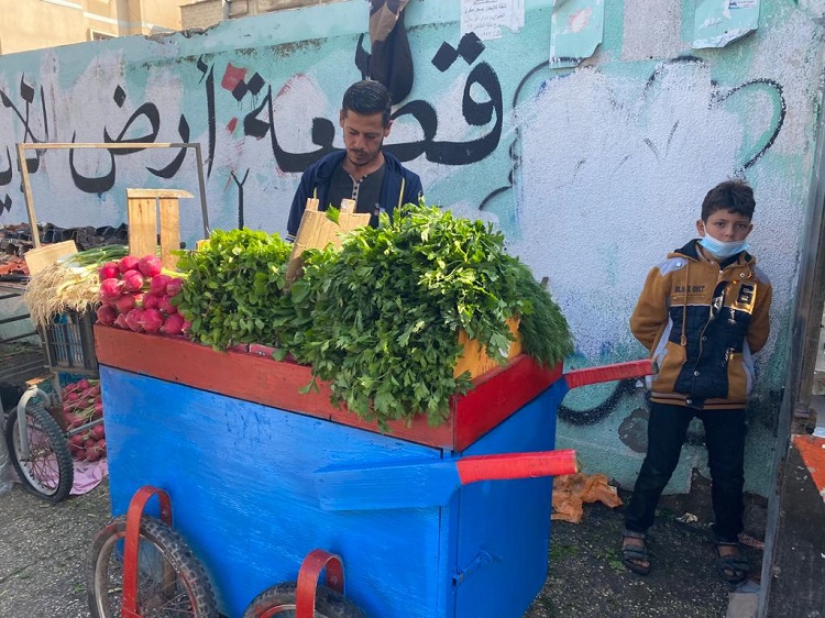 أشرف البنا، أول المستفيدين من مبادرة عربة الخير