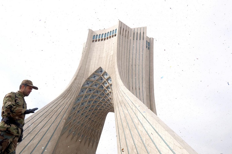جندي إيراني في طهران، فبراير 2016
