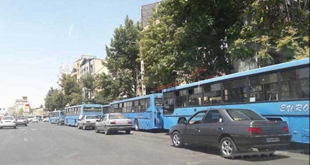 إضراب سائقي الحافلات بسبب انخفاض الدخل