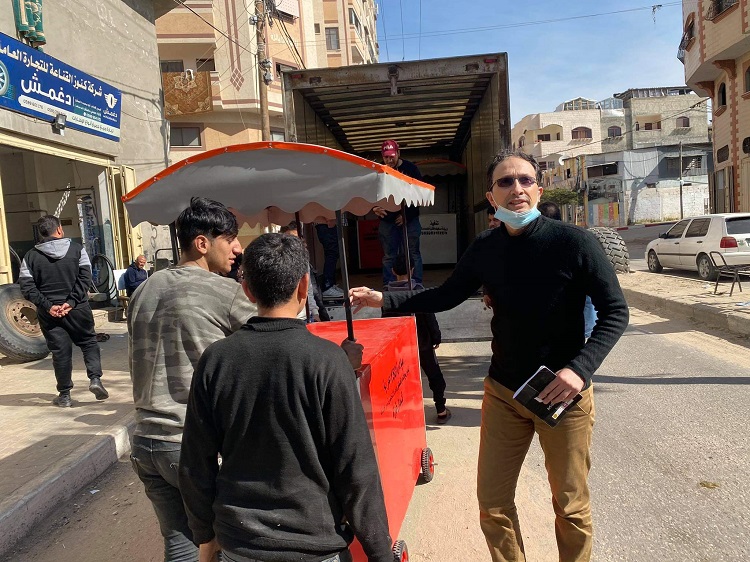نجح الناشط شراب في تنفيذ العديد من المبادرات الفردية في قطاع غزة