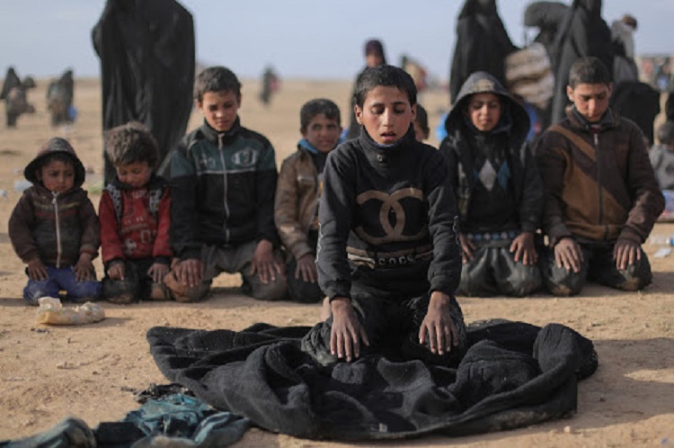 هؤلاء أطفال، ولا ينبغي للعالم أن يتخلّى عنهم، فهم معرّضون بالفعل لخطر أن يصبحوا الوجه الجديد لداعش