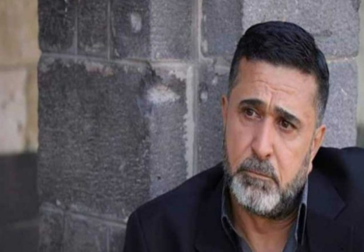 بالفيديو.. لماذا بكى هذا الفنان السوري الشهير على الهواء مباشرة؟