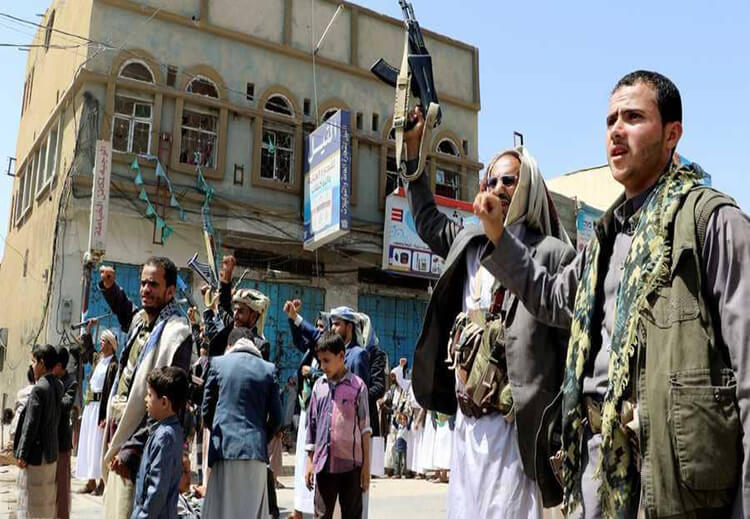 الحوثيون مستنفرون في ذكرى الثورة.. تشديدات طالت الجثث