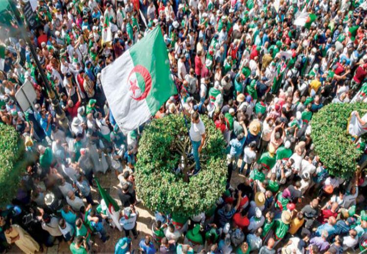 الجزائريون يخرجون في الجمعة الـ 26 لحراكهم... هذه مطالبهم