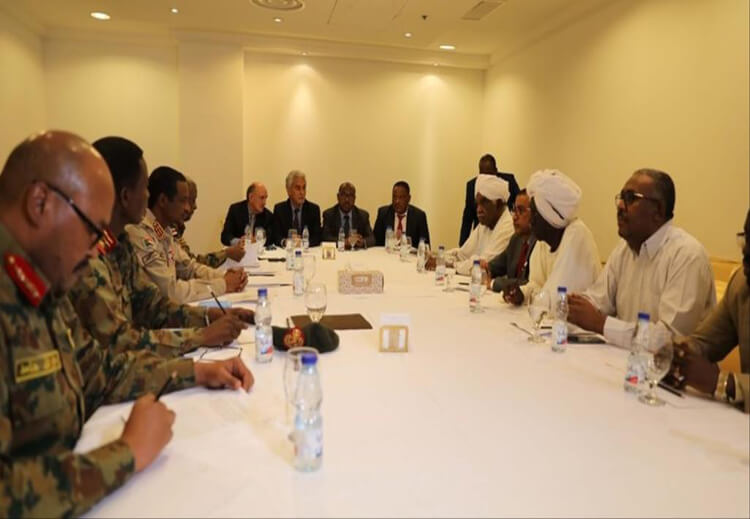 آخر تطورات المشاورات السياسية في السودان.. هل اقترب الحلّ؟