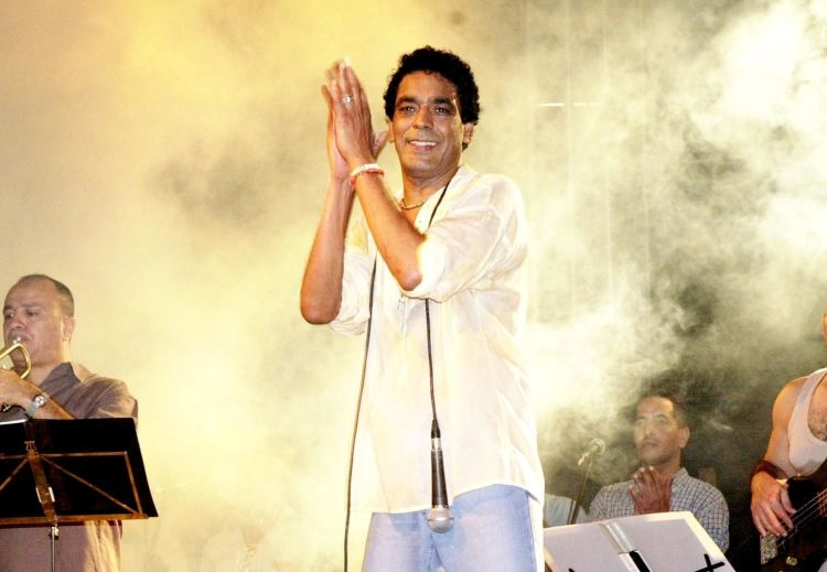 بالفيديو.. محمد منير يتحدّث إلى جمهوره عن مرضه