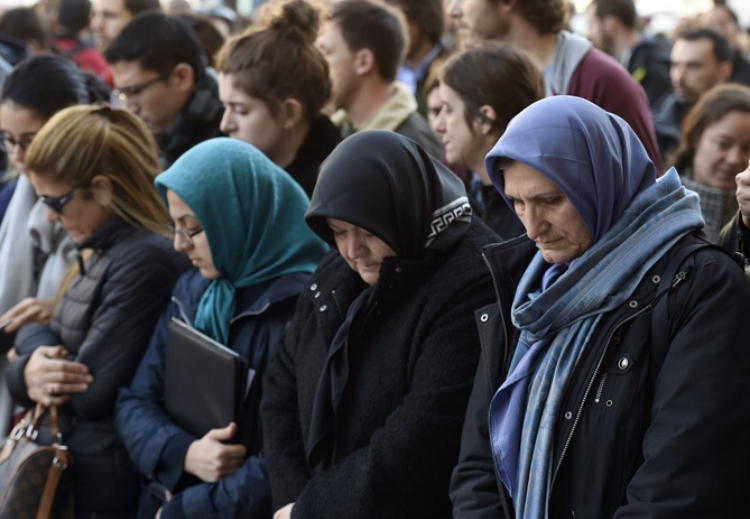 هل شكلت اعتداءات "شارلي ايبدو" منعطفاً بتناول قضايا المسلمين بأوروبا؟