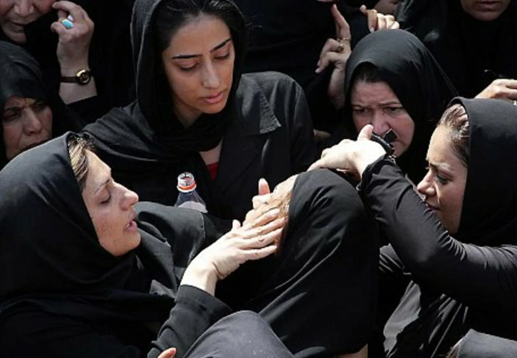 المرأة الإيرانية.. حقوق مهدورة بين سلطوية الشاهات وقمع الملالي