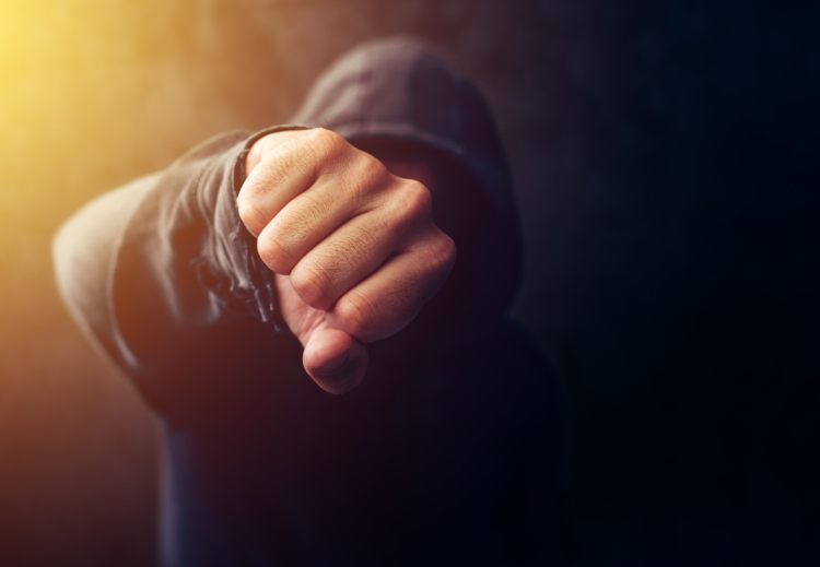 كيف تُستغل الثقافة السائدة لتبرير العنف المجتمعي؟