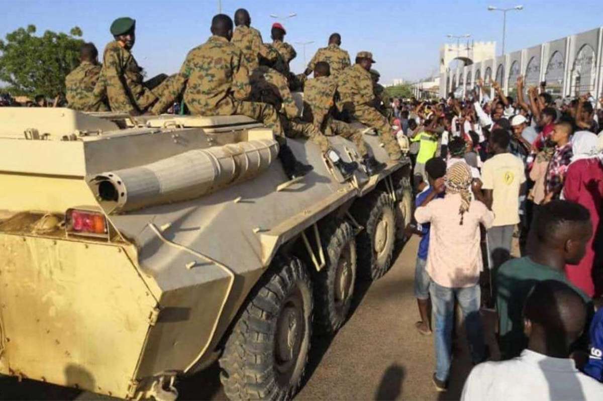 في الغالب تتم الانقلابات في السودان كمسار سياسي بديل
