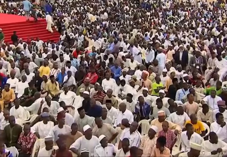 هناك حالة من الانقسام المذهبي بين السنّة والشيعة والصوفية