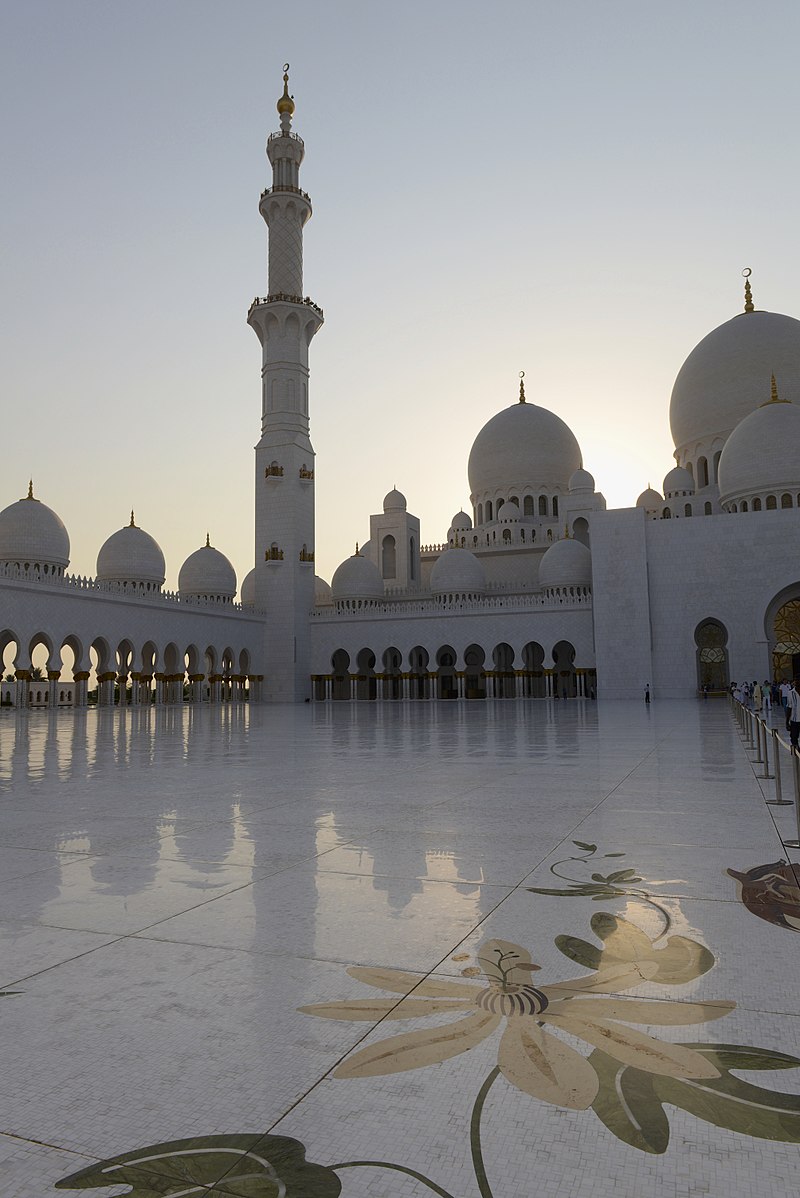 جامع الشيخ زايد تحفة معمارية وثالث أكبر مسجد في العالم حفريات