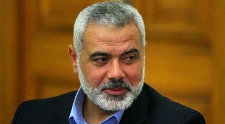 شكّل إسماعيل هنيّة الحكومة بعد فوز حماس بغالبية مقاعد المجلس التشريعي 