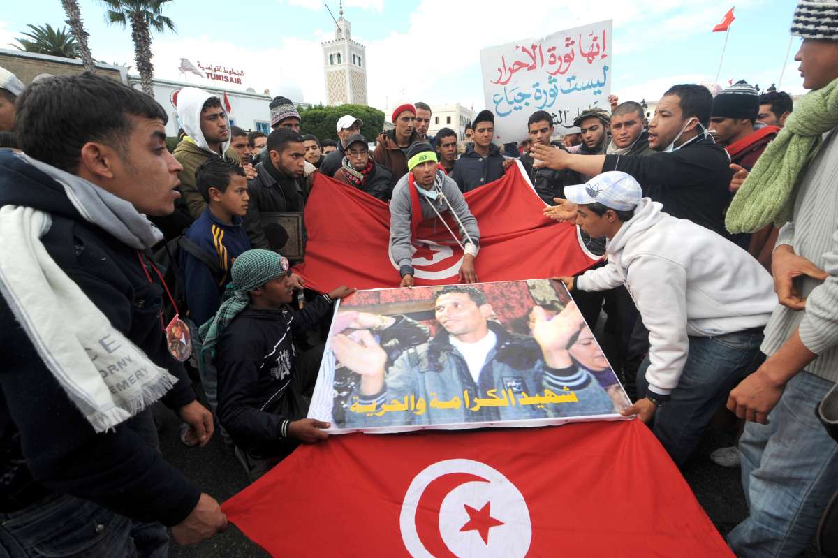  تزايد الدعوات لحل البرلمان التونسي وتغيير النظام السياسي وتصحيح مسار الثورة