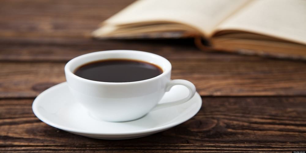 من يفرّق بين القهوة، في يده، والقصيدة؟