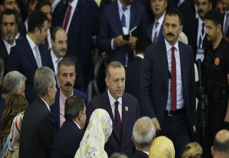 بهذه الطريقة يواجه أردوغان انشقاقات حزب العدالة والتنمية