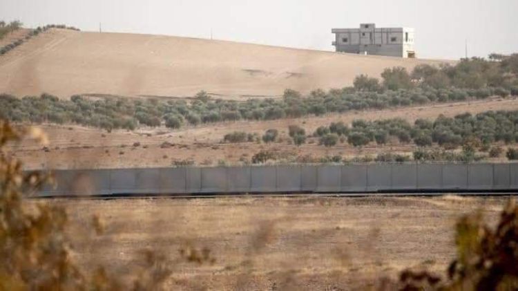 الجدران التي تبنيها تركيا حول الحدود السورية