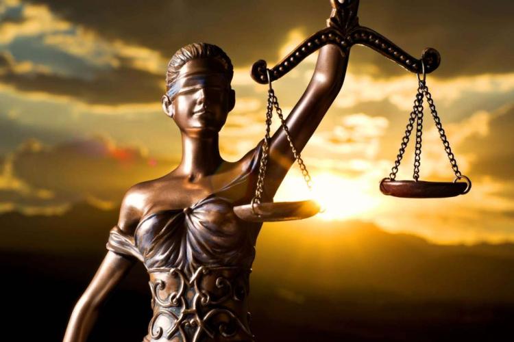 لا ينبغي احترام شخص لمجرّد أنّه يحمل جائزة ولا التقليل من شأن آخر لأنّه لا يمتلكها