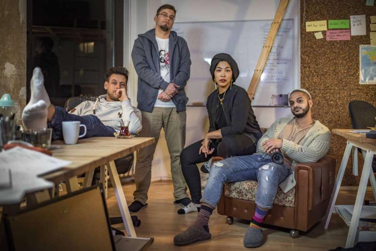 بدأت "داتلتيتر" في تسجيل مقاطع الفيديو عام 2015