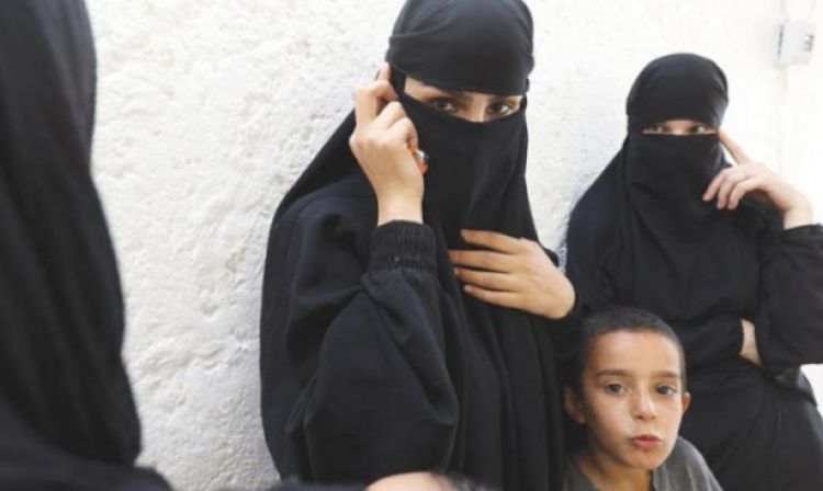 أسند العييري أدواراً لوجستيّة للمرأة مثل الإعلام وجمع التبرعات