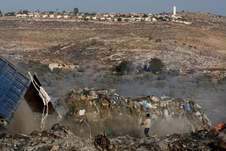 تحويل مدن وقرى الضفة الغربية إلى مكبّ للنفايات النووية والمشعة