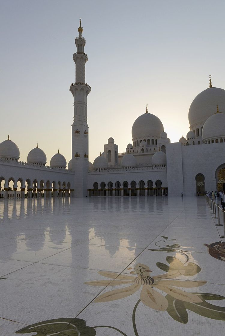 الصحن الخارجي للمسجد