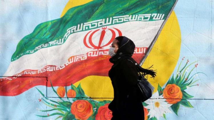 انتشر الفيروس ابتداءً في مدينة قم ذات المكانة الدينية الخاصة في الجمهورية الإسلامية