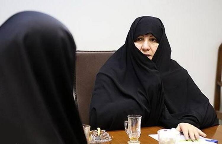 الكاتبة الإيرانية "فَريبَا علاسوندْ"