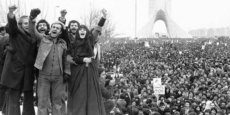 في "الثورة الإسلامية" خرجن بقوة وشاركن في المظاهرات
