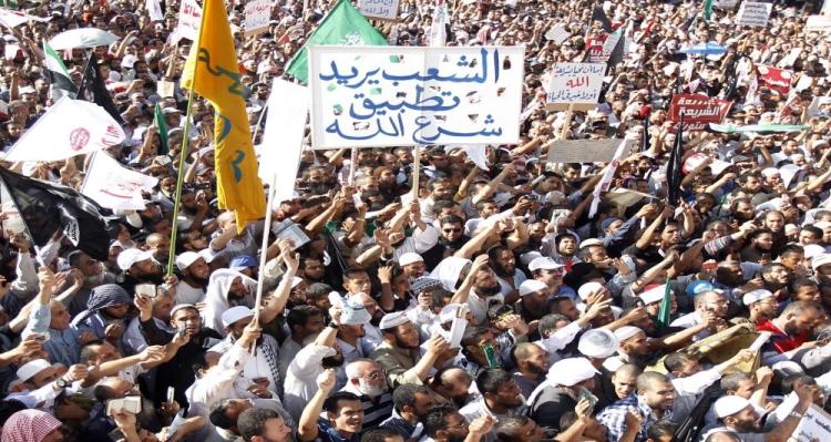 تيارات الإسلام السياسي تشتغل على ما يسمى "الأسلمة" التي تعطي ولاءات خارج الأوطان