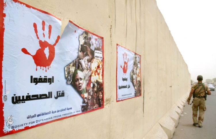 ملصقات في شوارع بغداد تطالب بالكف عن استهداف الصحافيين